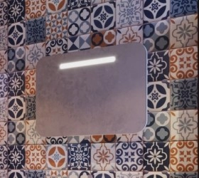В интерьере Зеркало-шкафчик в ванную 90 см с закругленными углами ЮВЕНТА ПРАТО РrM-90-белый фото № 1
