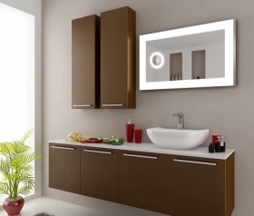 В интерьере Зеркало для ванной комнаты с линзой 80 см с подсветкой J-Mirror Norma Nrm 2 80x50 фото № 1