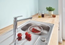 В інтер'єрі Хромований змішувач для мийки Grohe BAULOOP 31706000