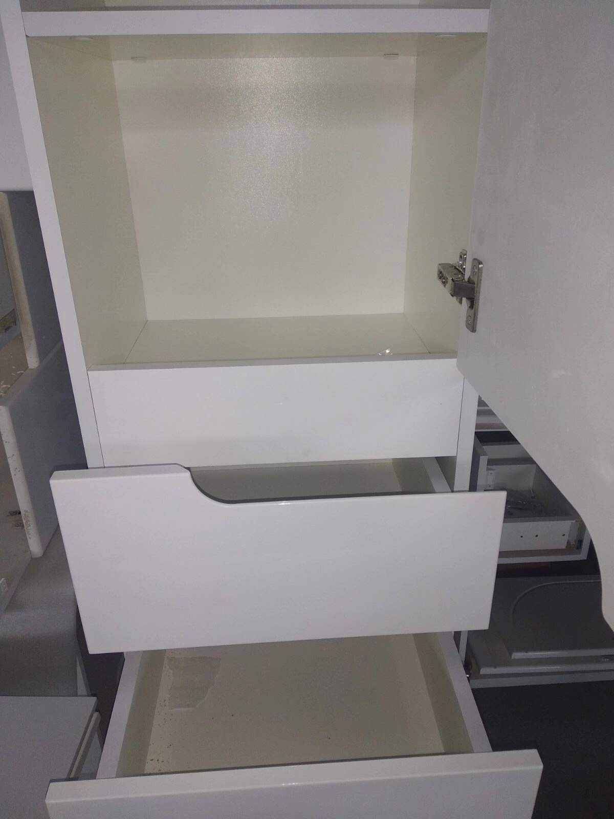 Что внутри? Шкаф-пенал для ванной 40 см шириной ПИК СИМПЛ П1140R правый