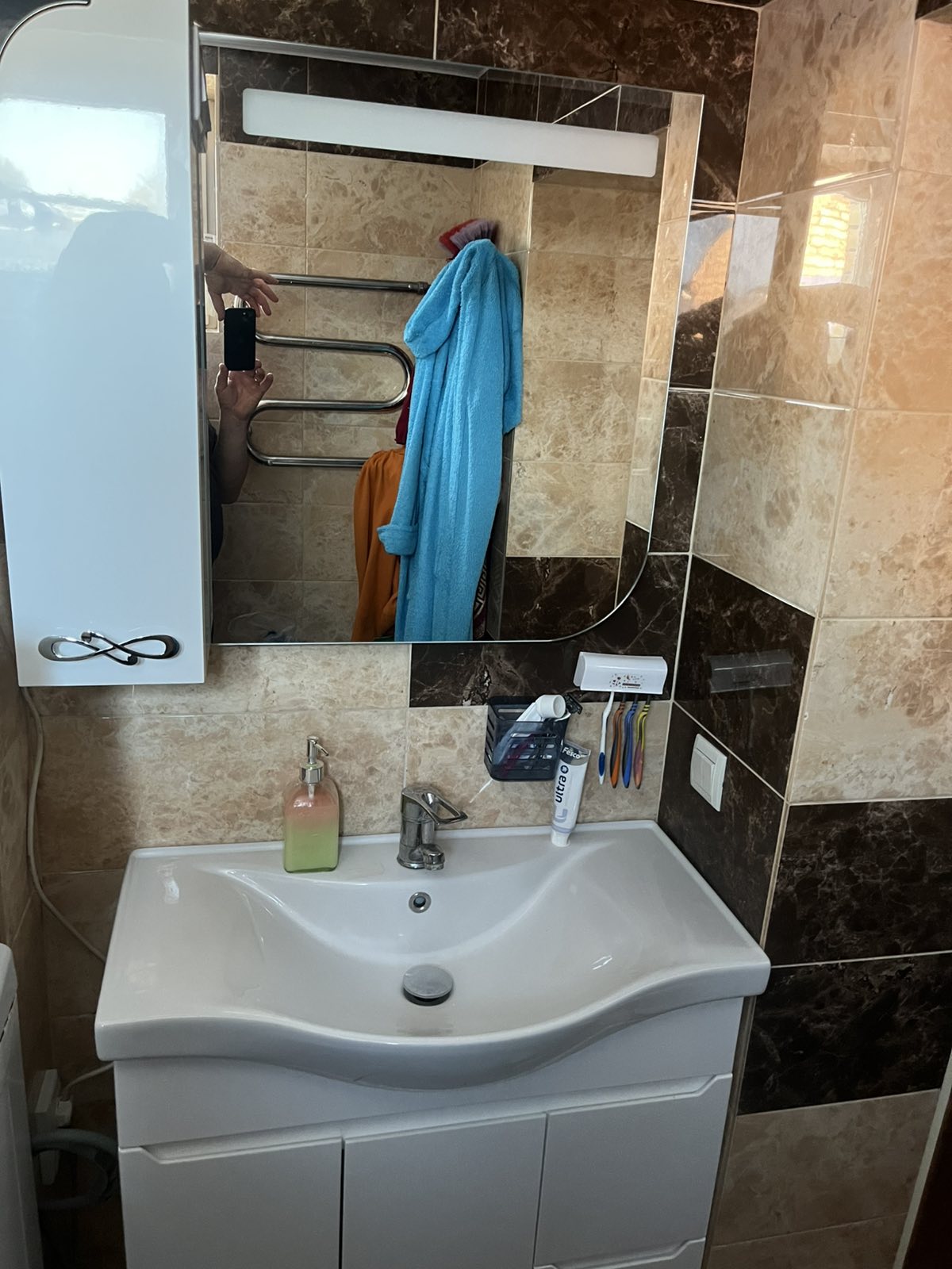 Фото покупців Дзеркало для ванної 80 см для квартири ВанЛанд ЛАУНЖ Лз 1-80LЧР