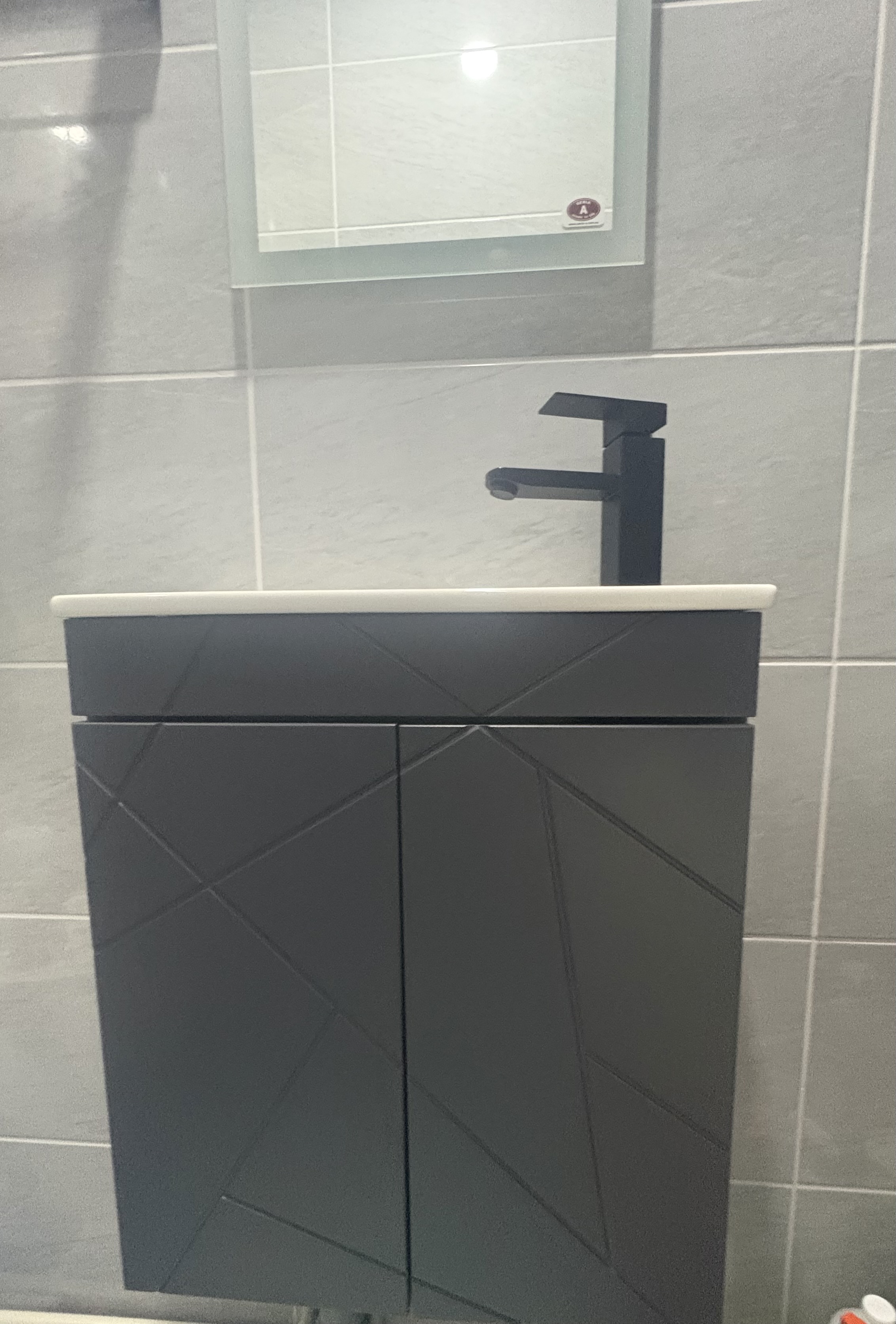 Фото покупателей Умывальник с тумбой без ручек 50 см шириной Санвестгруп Аура с умывальником Atria Т-1 Аура 50 Atria Grafit