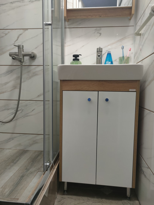 Фото покупателей Умывальник с тумбой 50 см шириной Ювента Trinity с раковиной Neon Trinity Tn-50 Wotan Oak